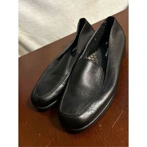 Hush puppies leather loafers size 7.5